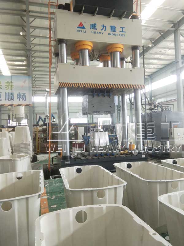 热压玻璃钢制品液压机现场