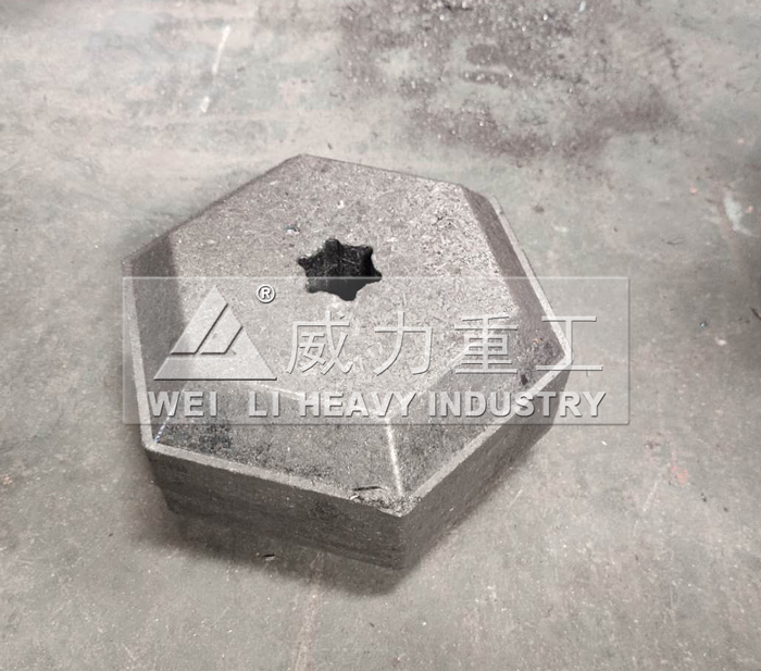 四柱液压机压制哑铃成品